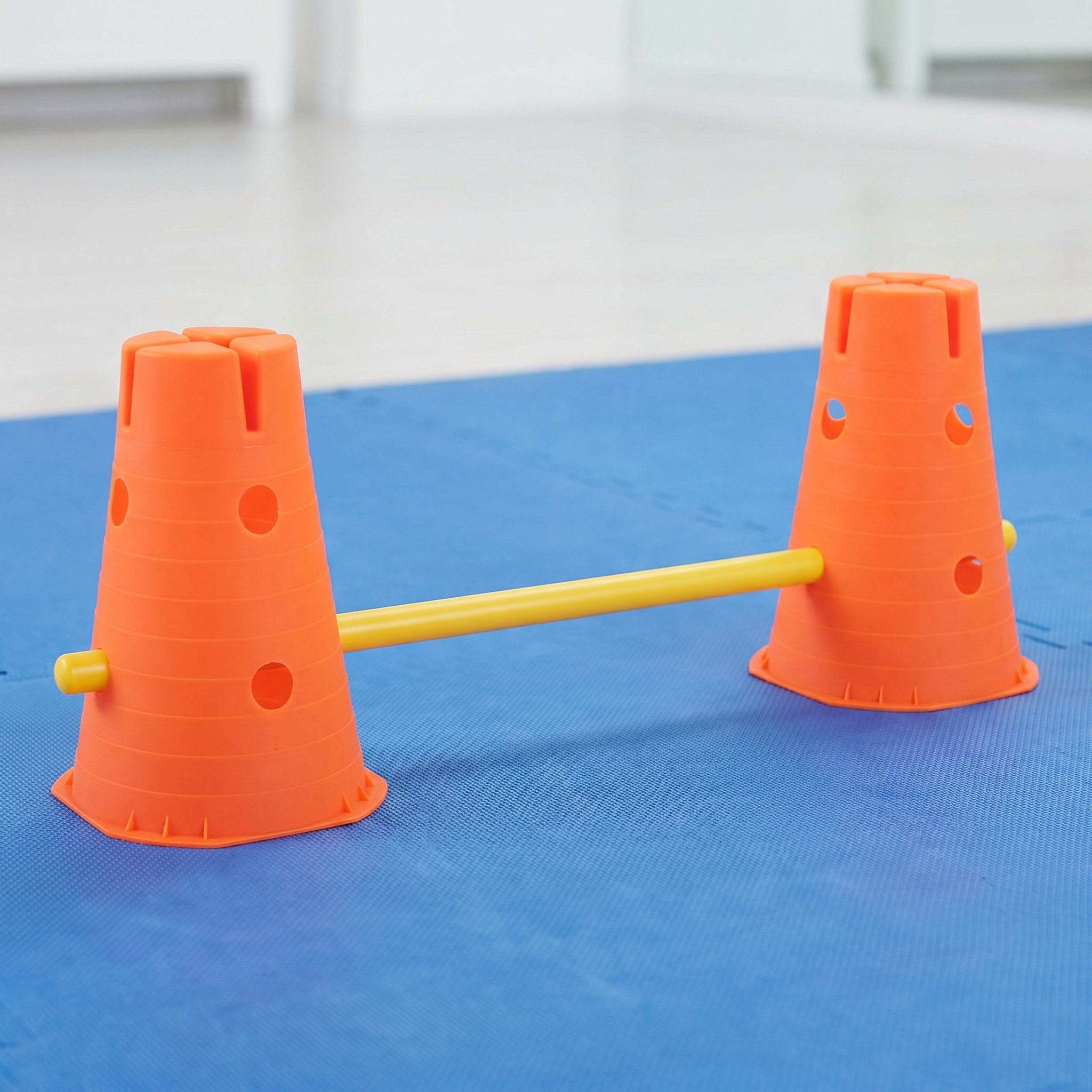 Football Training Cone - 2er-Set Agility-Trainingskegel, flache Markierungshörnchen, 32 cm,
